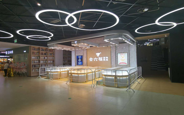 珠寶店內(nèi)展示柜臺布置的整體+合理+實用