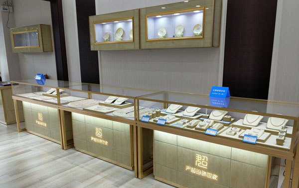 鋁合金珠寶展示柜保養(yǎng)延長使用壽命