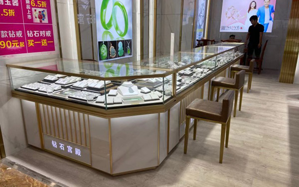 專業(yè)個性化定制珠寶展柜的發(fā)展